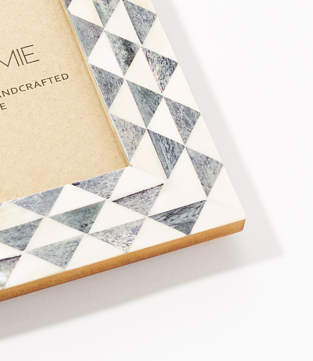 Varuna 5x7 Gray & White Picture Frame - Handmade