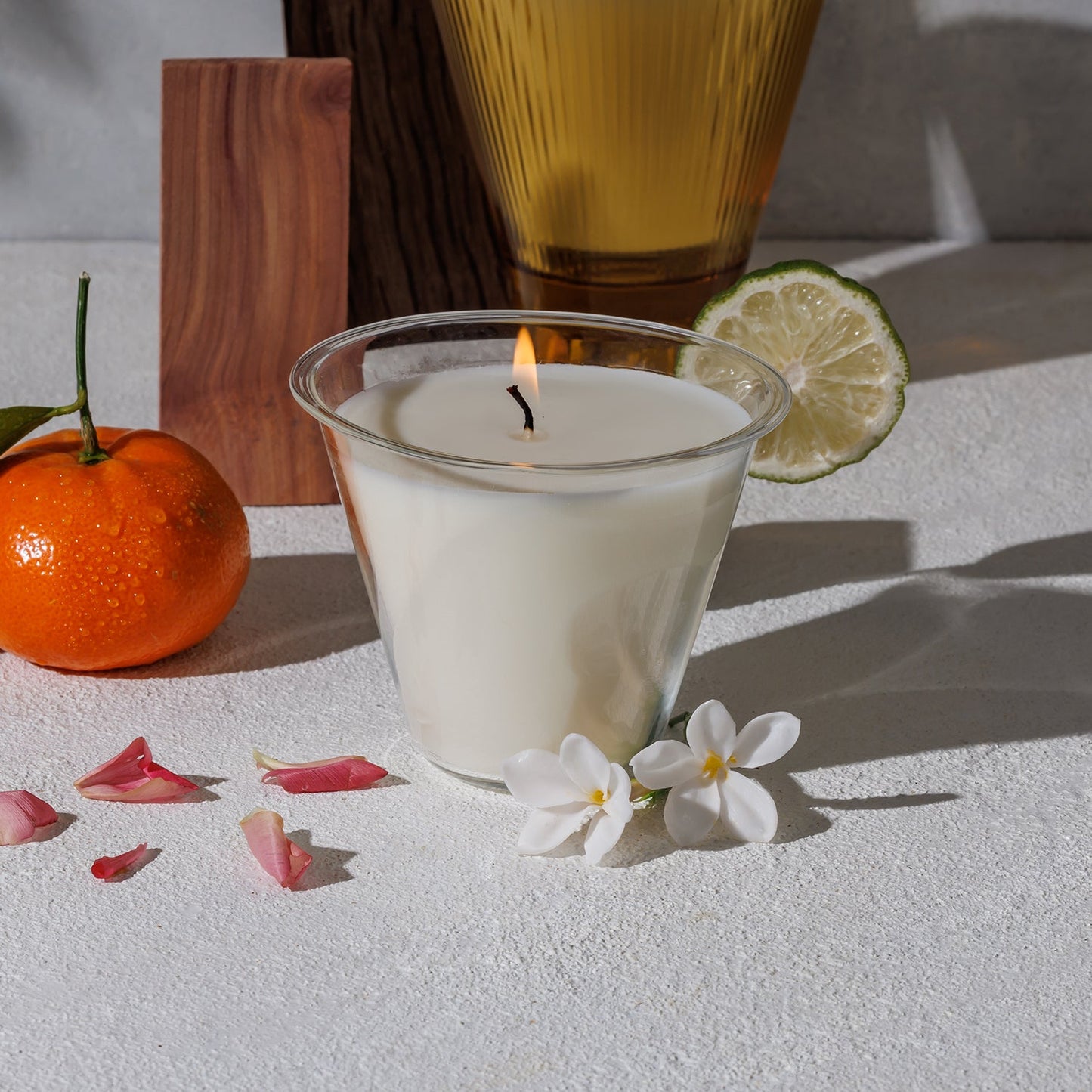 AIZ Candle - Oud & Bergamot