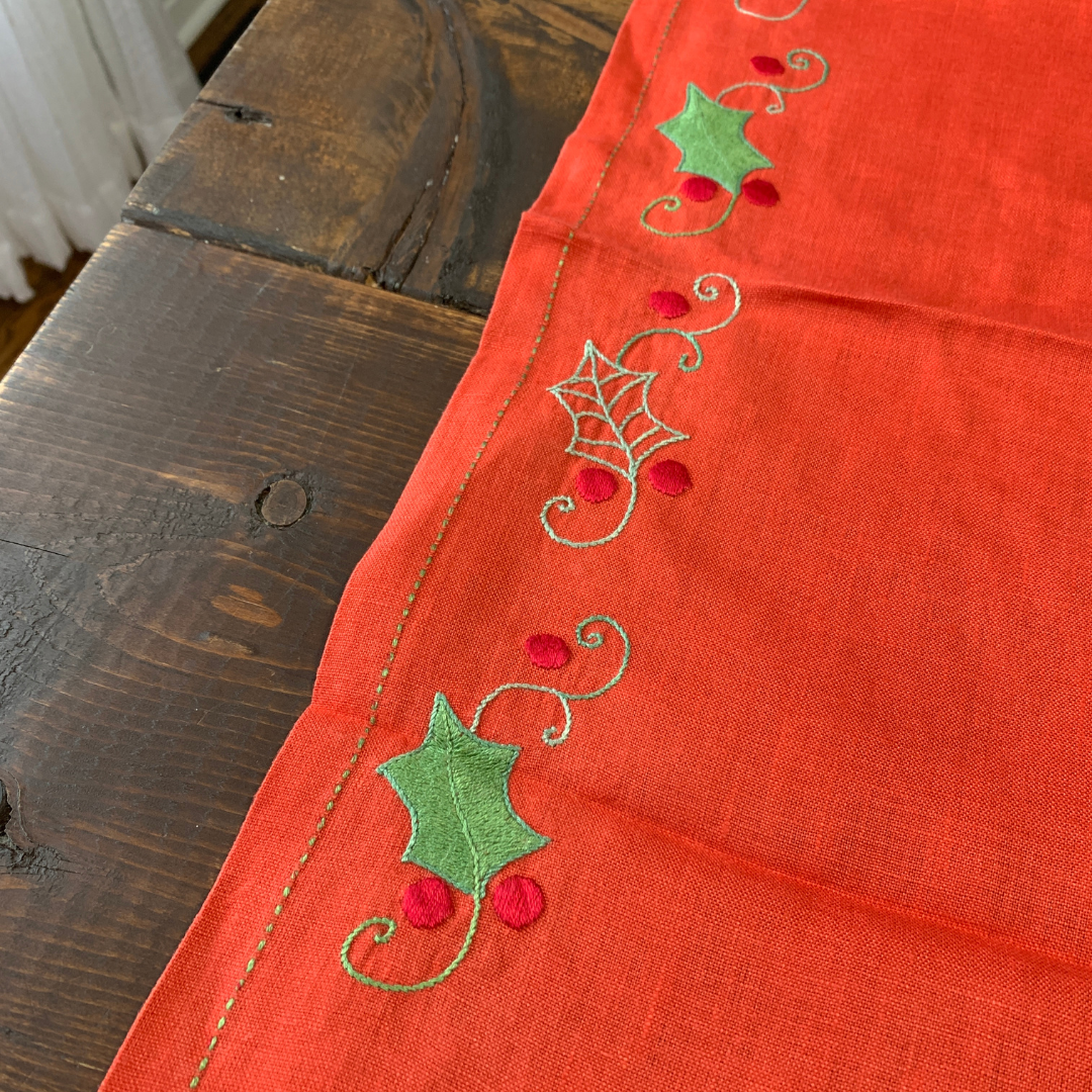 Table Runners - Holly Leaf