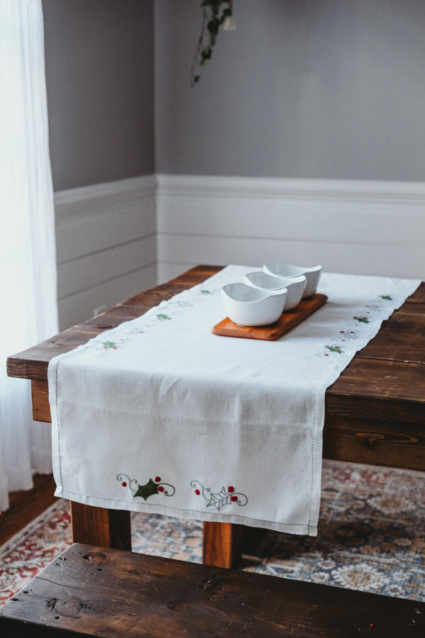 Table Runners - Holly Leaf