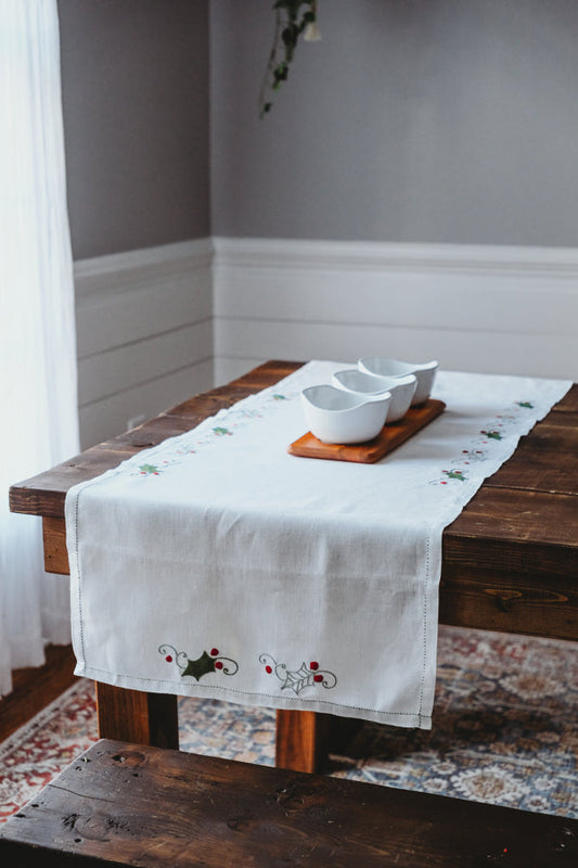 Table Runners - Holly Leaf