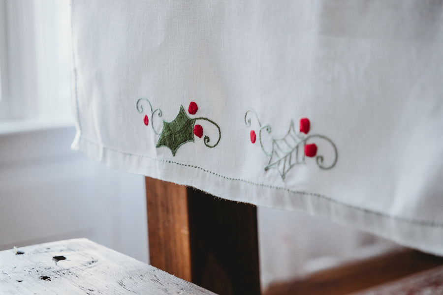 Table Runners - Holly Leaf