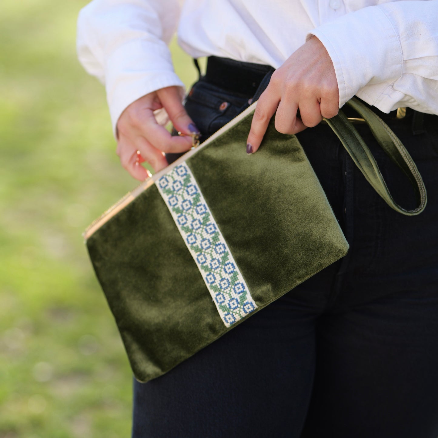 Tatreez Velvet Clutch - Green