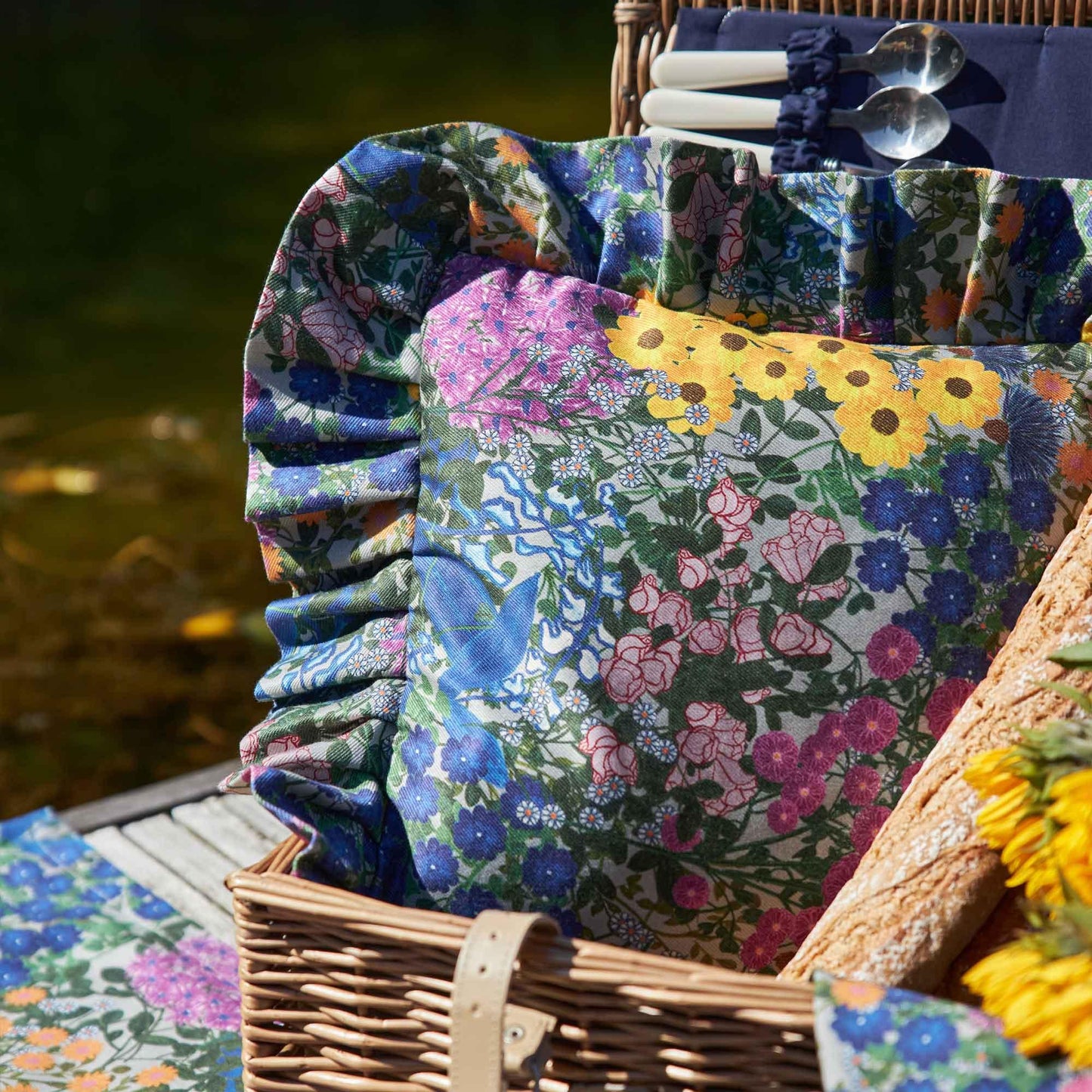 Ruffled Pillow Cover Pré Fleuri