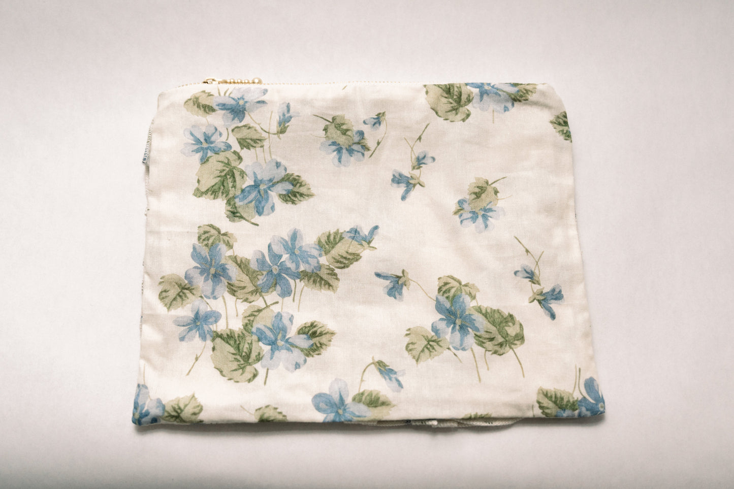 Cornflower Lane | Timeless Floral Ruffle Zipper Pouch