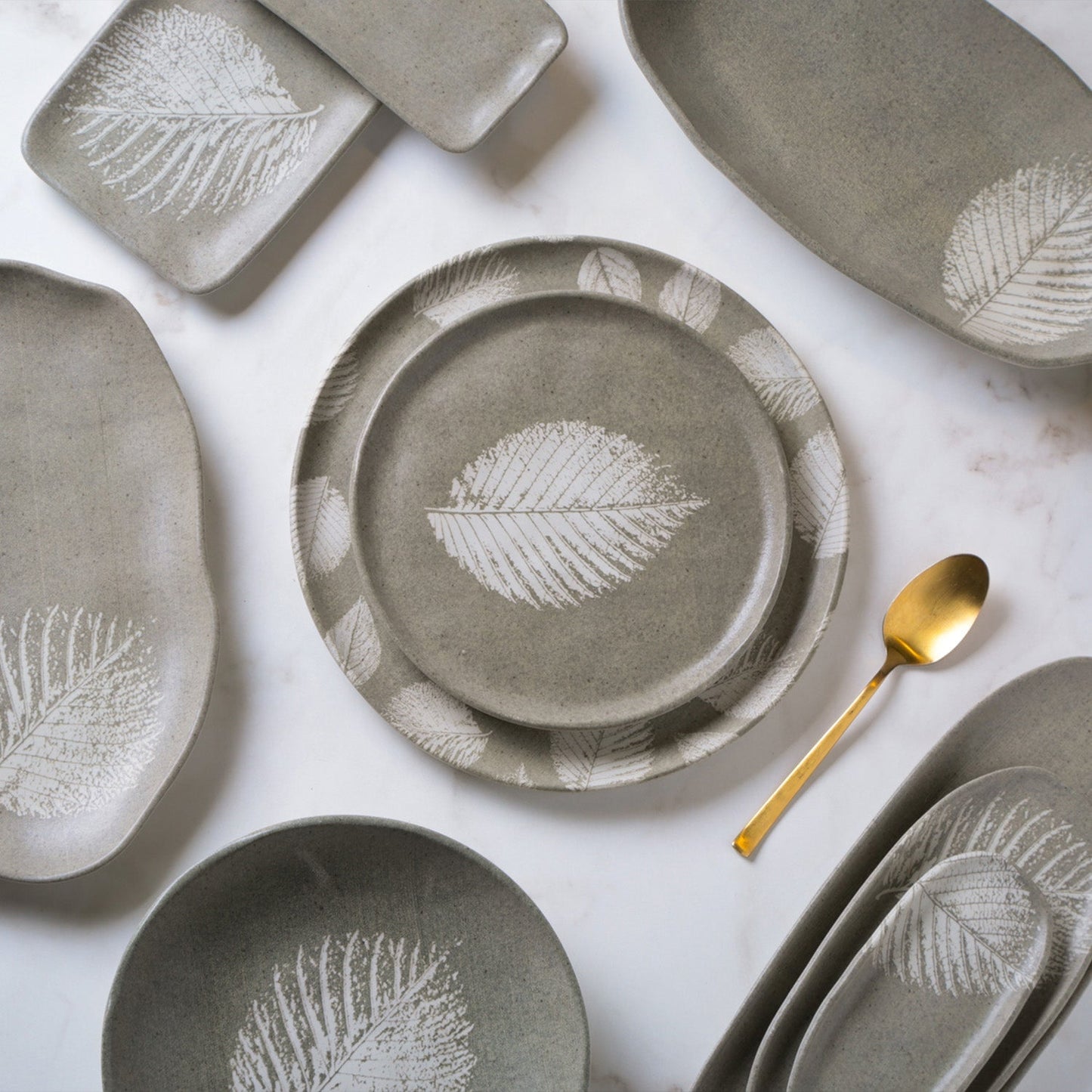 16 Pc. Dinnerware Set