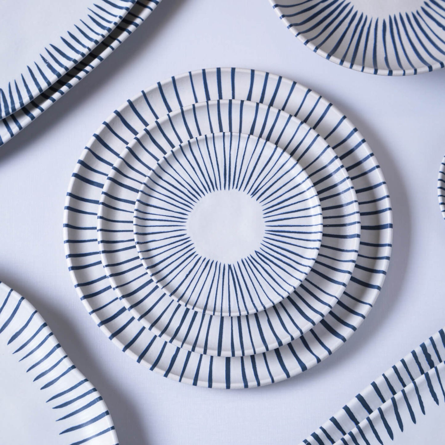 16 Pc. Dinnerware Set