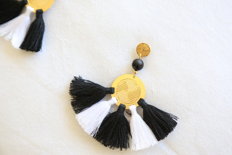 Sol Tassel Earring - Black & White